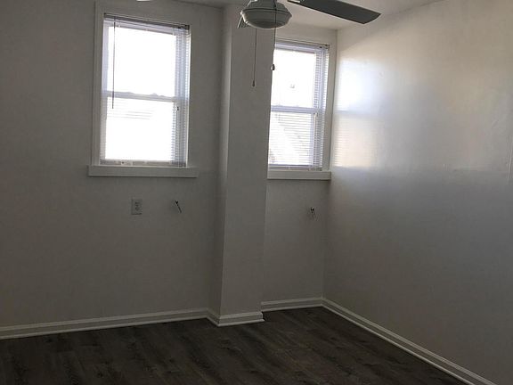 bedroom w/new ceiling fan-new laminate flooring