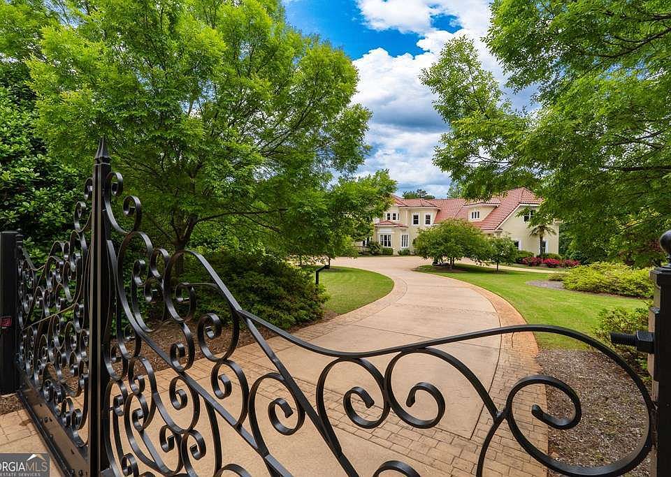 1st image of 1005 Oak Mountain Rd