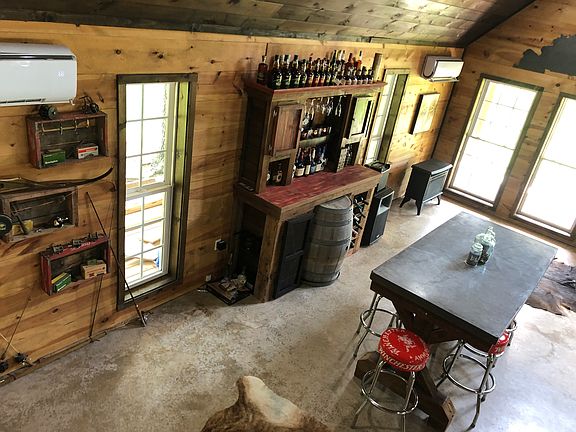 5th image of 320 Damon Ln