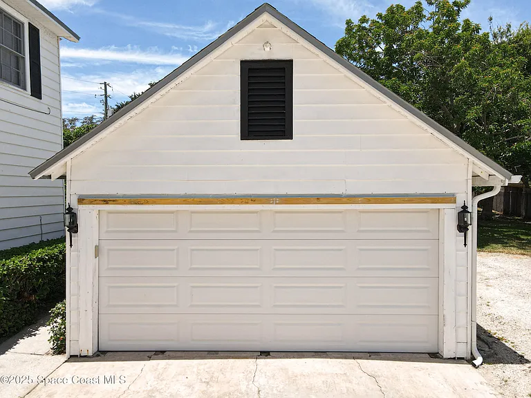 2811 N Indian River Dr — Photo 31