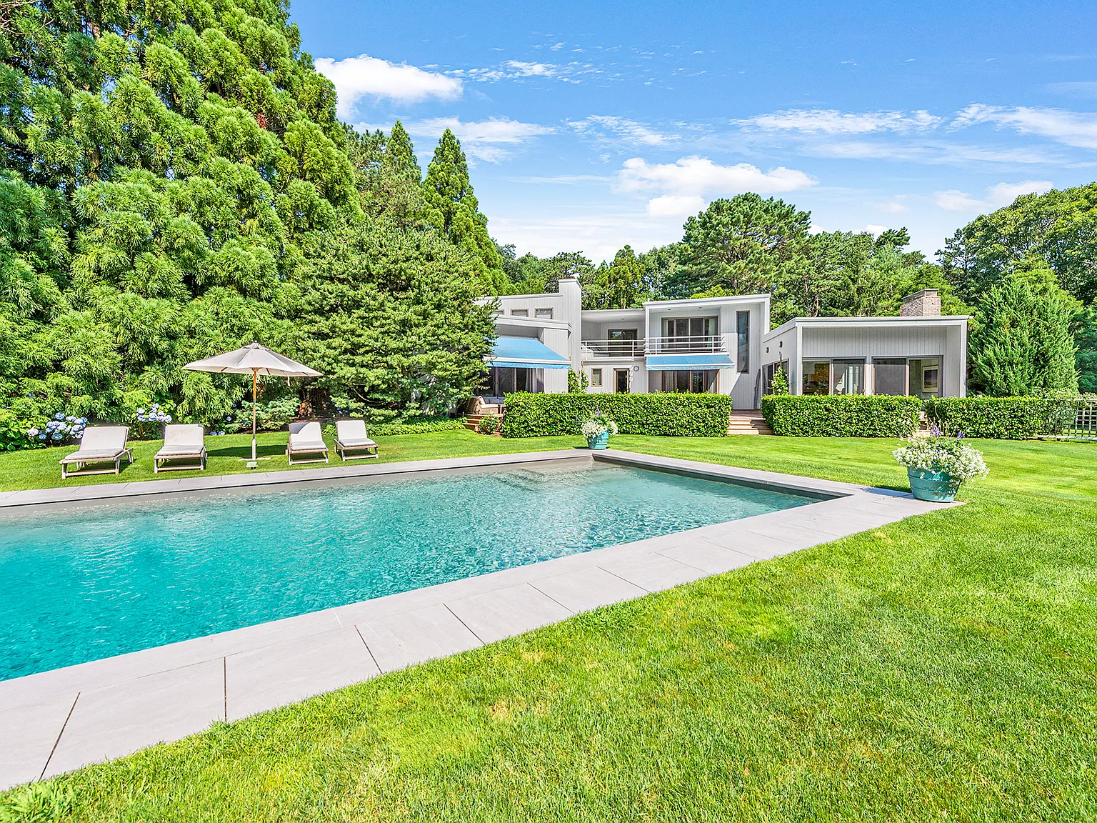 Luxurious Summer Escape in Wainscott South — Photo 2