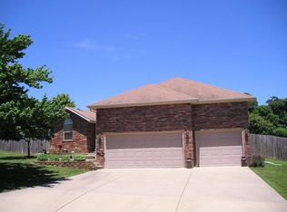 572 Peachum Rd, Nixa, MO 65714