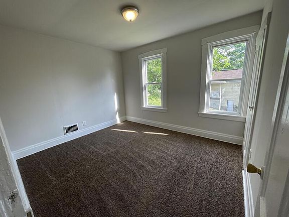 3rd image of 410 Wood St