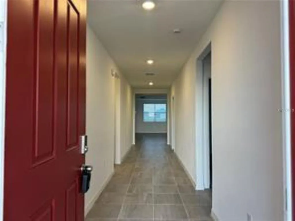 4 bed, 3.0 bath, 1978 sqft, $2,200 — Photo 2