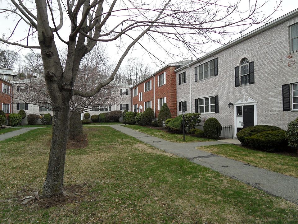 1st image of 15 Lake Shore Ct