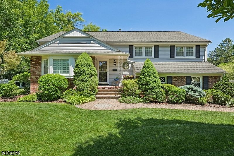 1st image of 12 Candlewood Dr