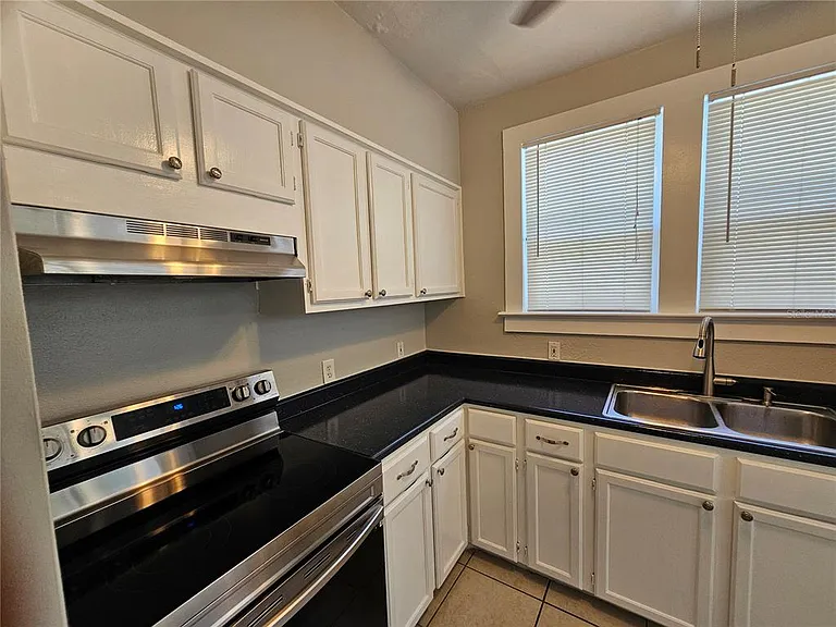 1408 N Fort Harrison Ave #B — Photo 2