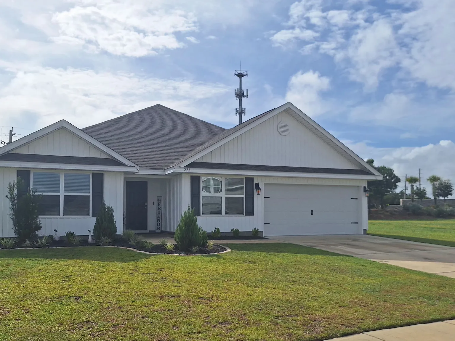 223 Ryder Ln — Photo 1