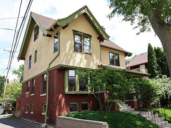 3rd image of 2220 E Linnwood Ave