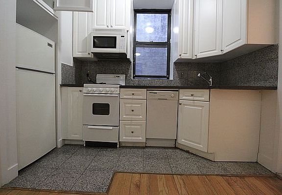 2nd image of 844 Amsterdam Ave APT 3R