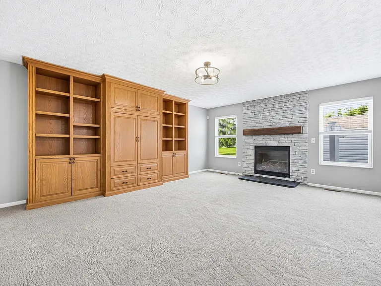 3033 Jamestown Dr — Photo 23
