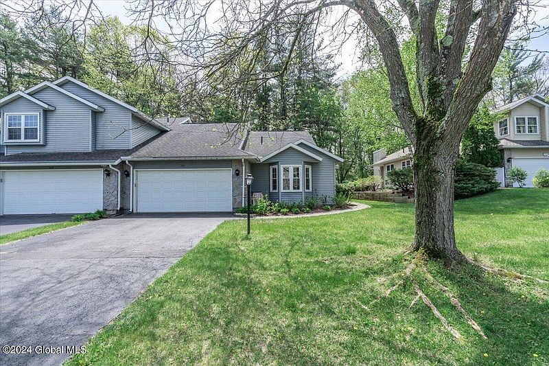 2nd image of 587 Highwood Circle #587