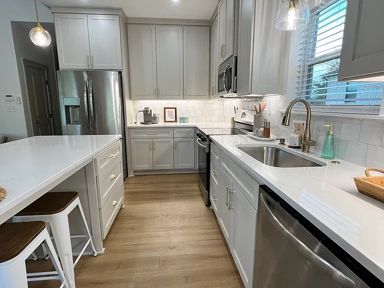 324 Inwood St — Photo 2