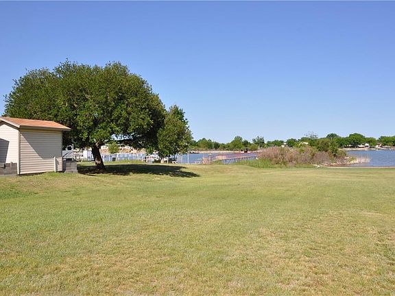 4th image of 526 Lakeview Dr