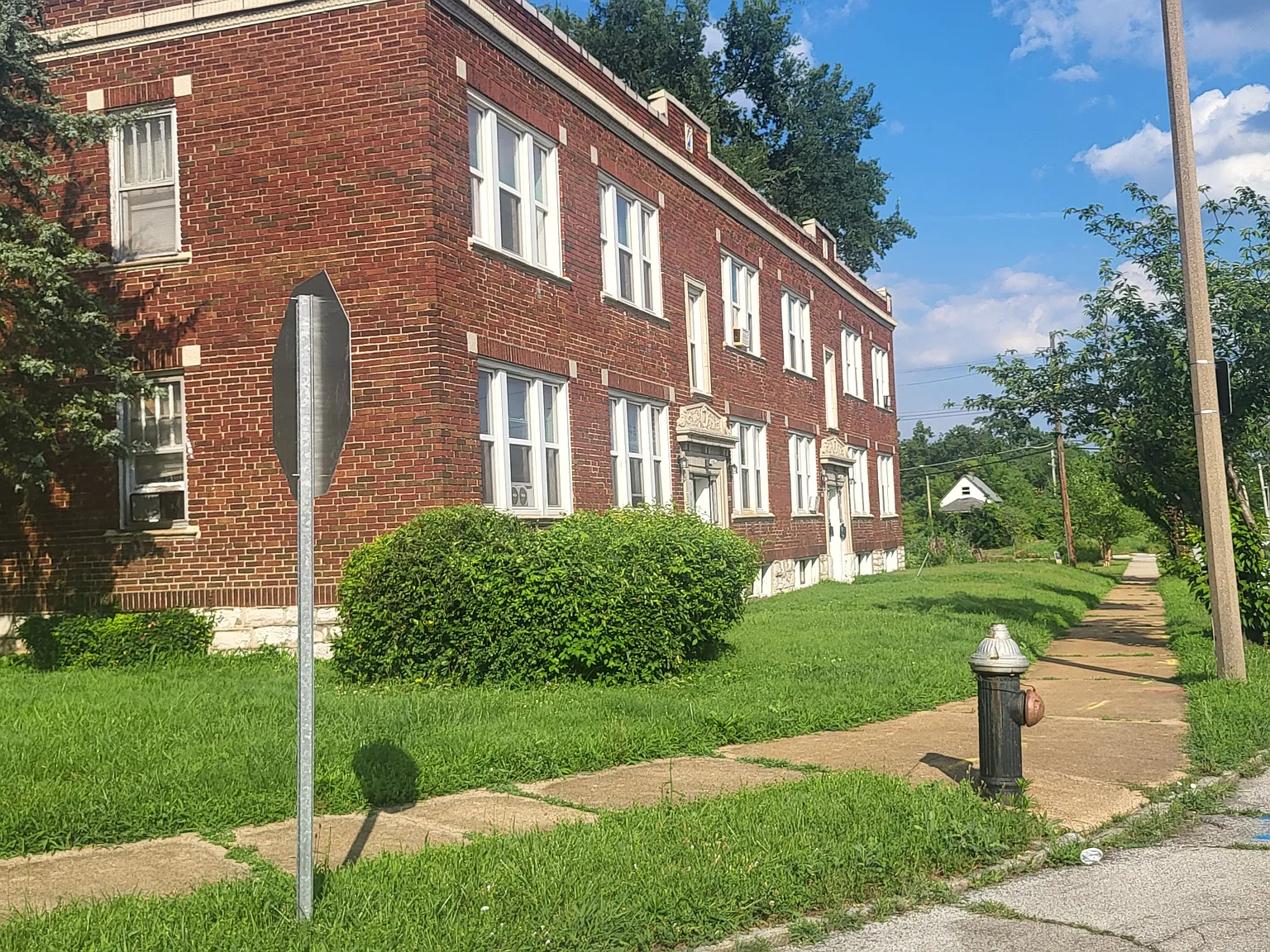 2 bed, 710 sqft, $795 — Photo 2