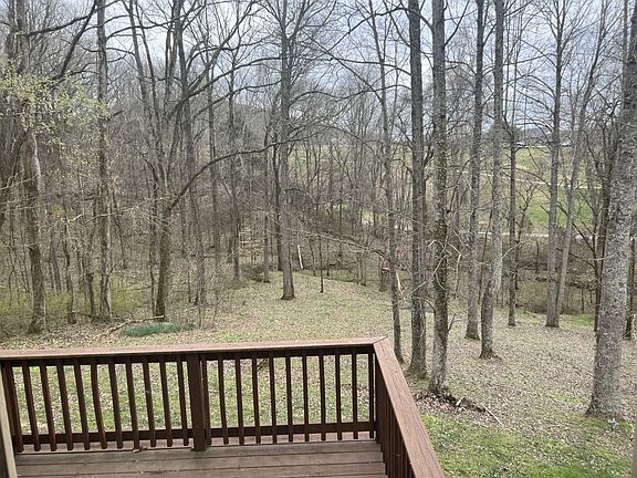 5th image of 107 Oak View Dr W