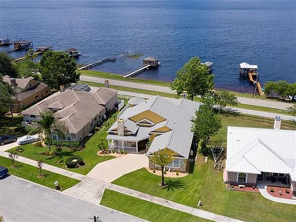 3rd image of 912 Sunset Shores Dr