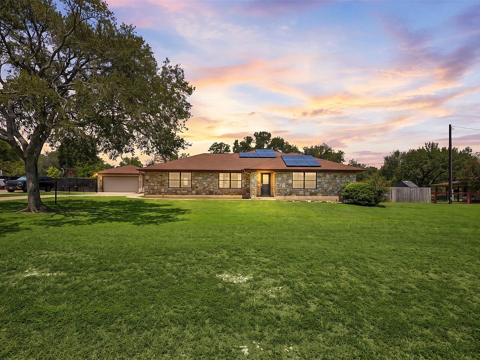 1st image of 208 Maple Dr