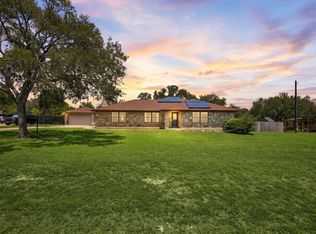 208 Maple Dr, Mountain City, TX 78610