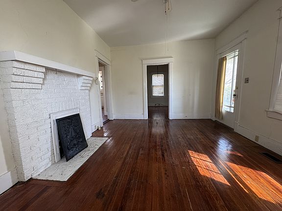 3rd image of 1427A Roberts Ave