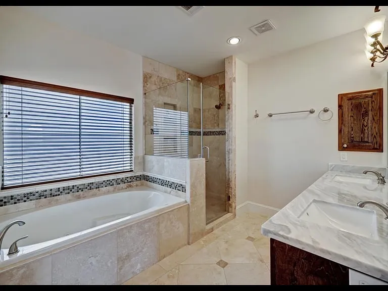 2401 Radcliffe St — Photo 11