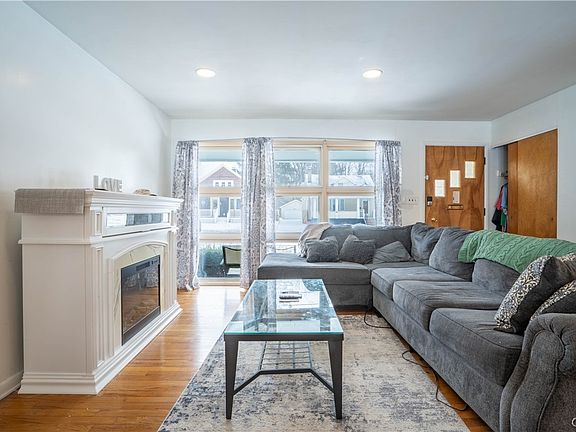 4th image of 312 French Rd