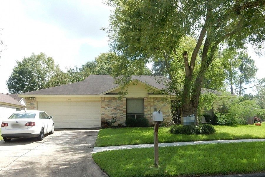 1st image of 208 Lazy Hollow Dr