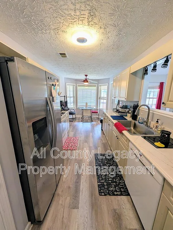 3 bed, 2.0 bath, 1514 sqft, $2,195 — Photo 3