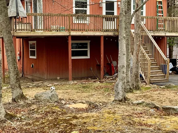 5646 Pembrook Dr, Tobyhanna, PA 18466