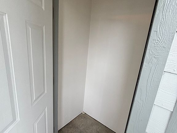 4th image of 130 Bayberry Dr #B
