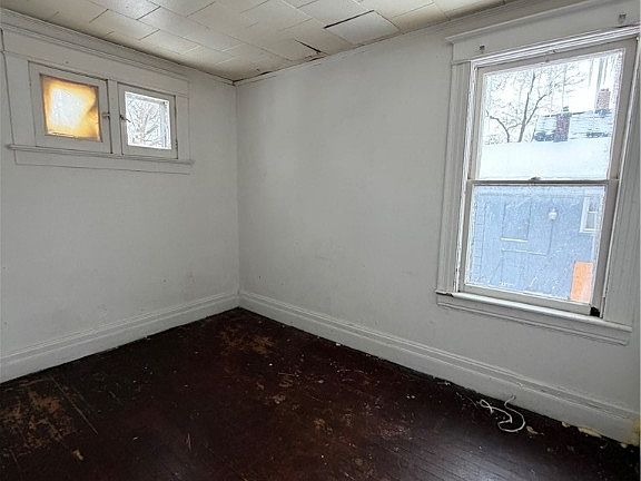 4th image of 363 Flint St