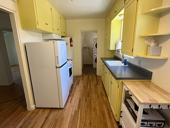 3rd image of 344 Carlisle Blvd NE #344