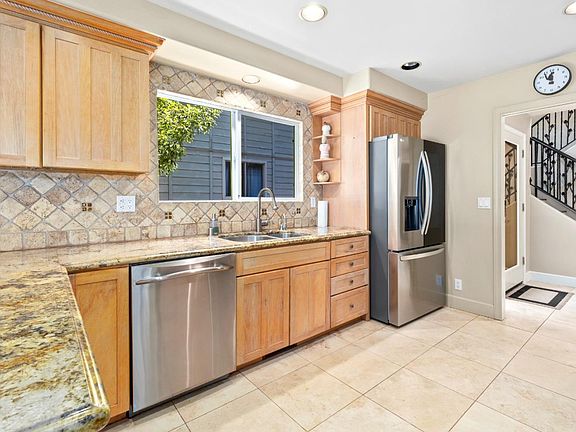 5th image of 333 Loyola Dr