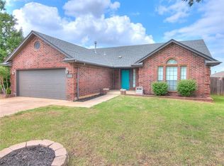 509 Fire Light Dr, Moore, OK 73160
