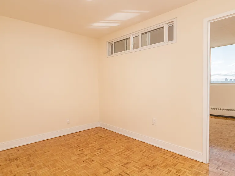 135 Fenelon Dr — Photo 17