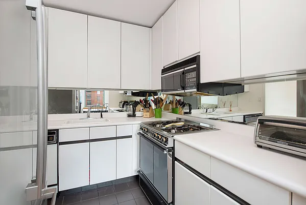 Sold by Up Real Estate Advisors LLC | media 5