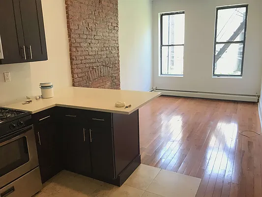 Rented by Zuz Realty | media 52