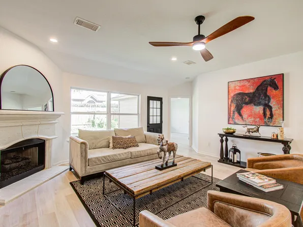 2030 Creek Shore Ln, Pearland, TX 77581