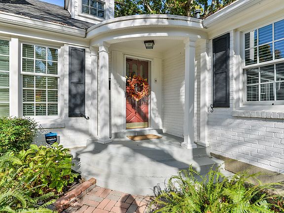3rd image of 2565 Woodbourne Ave