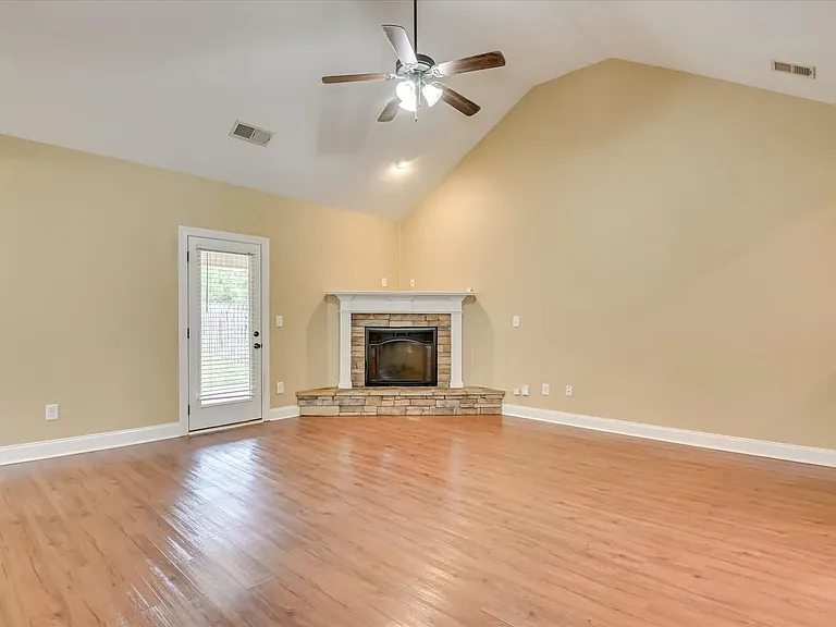 621 Shipley Ave — Photo 5