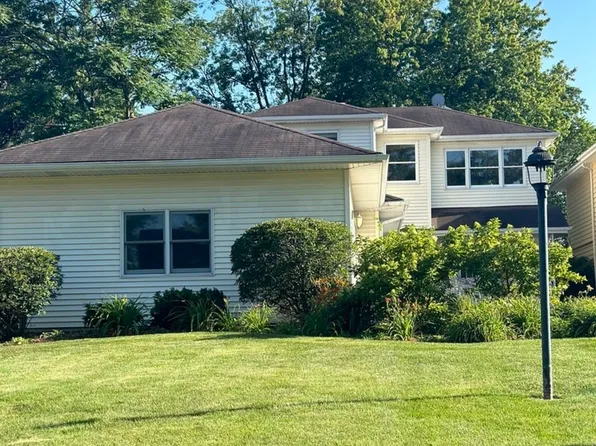 123 Ann St, Clarendon Hills, IL 60514