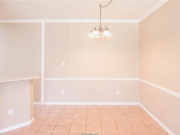 5th image of 253 Navarro Dr