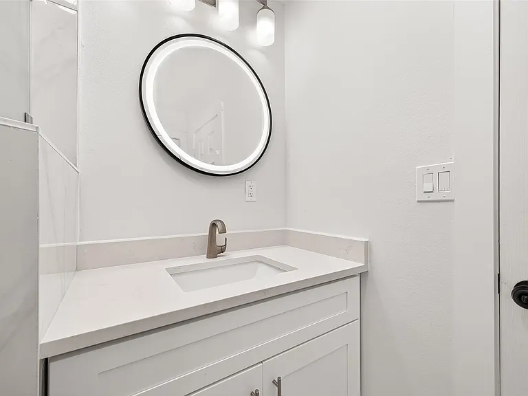 6615 W Montgomery Rd — Photo 22