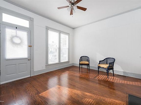 3rd image of 515 E Ormsby Ave