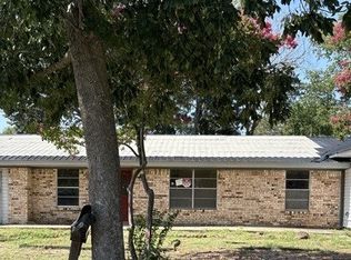 420 Lawson Ln, Pilot Point, TX 76258