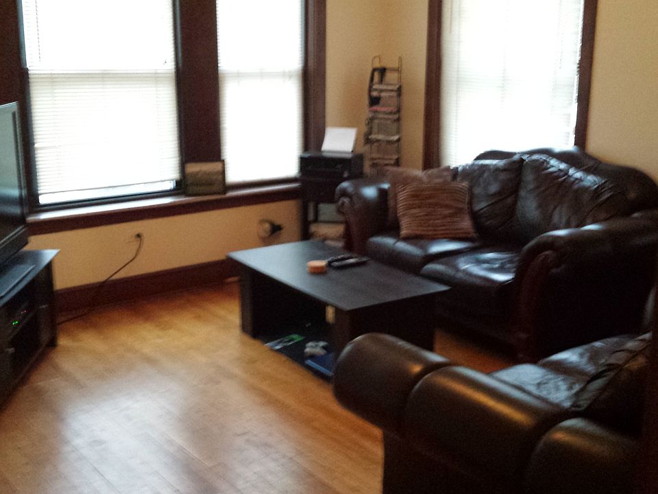 2nd image of 4058 N Sheridan Rd APT 1E
