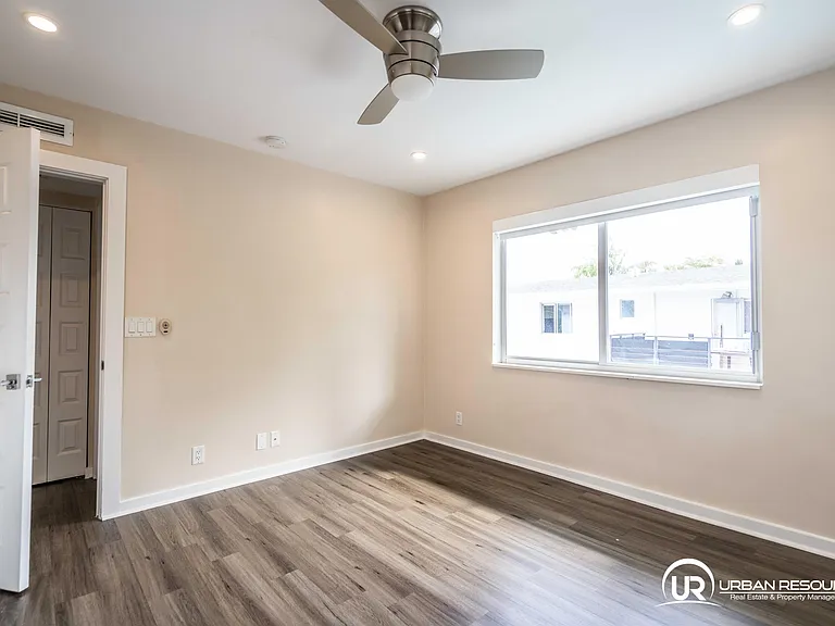 2400 NE 26th St #6 — Photo 12