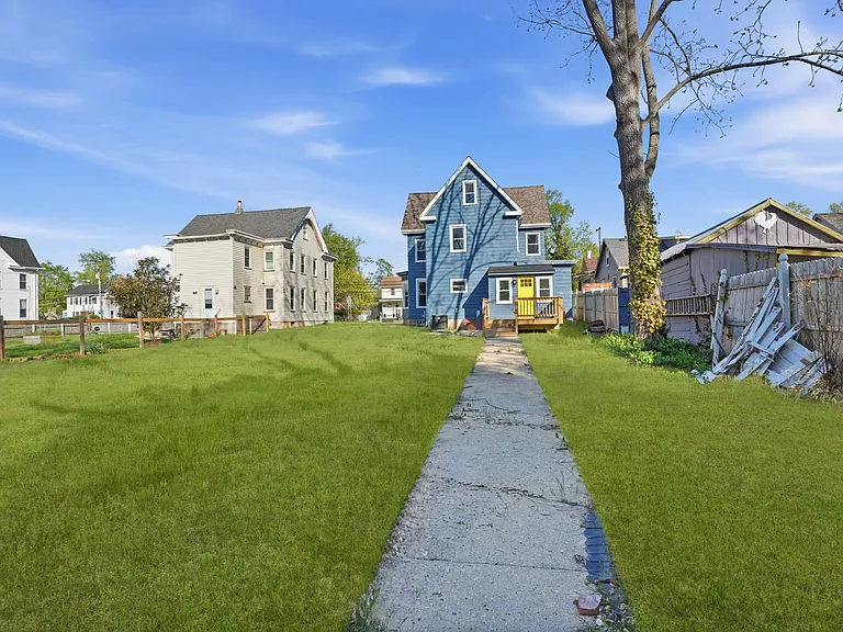 361 N Main St — Photo 44
