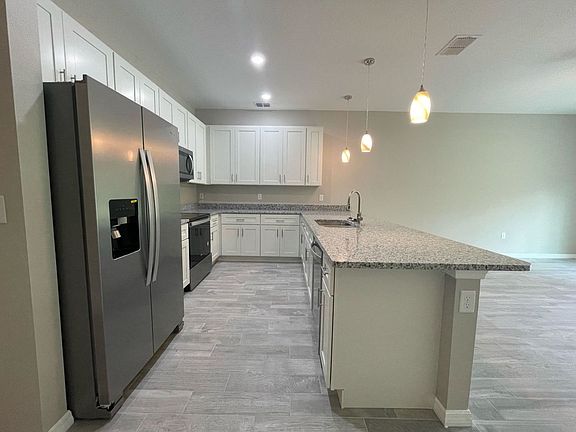 2nd image of 405 Cocoa Ct
