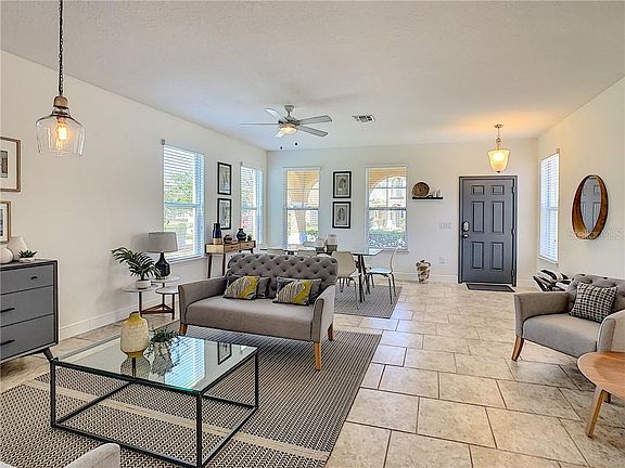 3rd image of 4131 Oaktree Dr